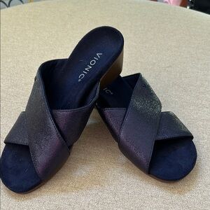 Vionic Metallic wedge sandals